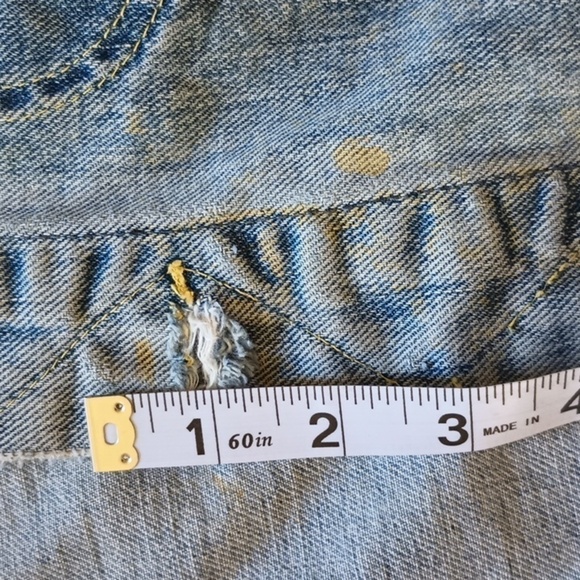 VINTAGE/ retro distressed Lee jean jacket. See measurements. Couple stains. - Picture 11 of 16